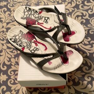 新作セール DKNY スライドサンダル Bunnie Slide Sandal DKNY Logo Sandals for Women | Mercari